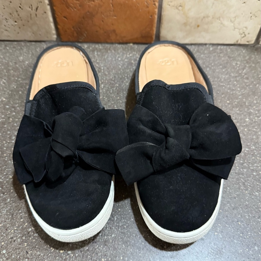 Ugg Black Slip-On Women's Shoes with Bow Detail size 9 - Picture 7 of 9